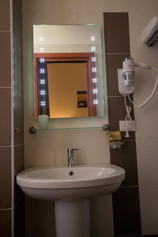 B&B Al Viale Foggia Bagian luar foto